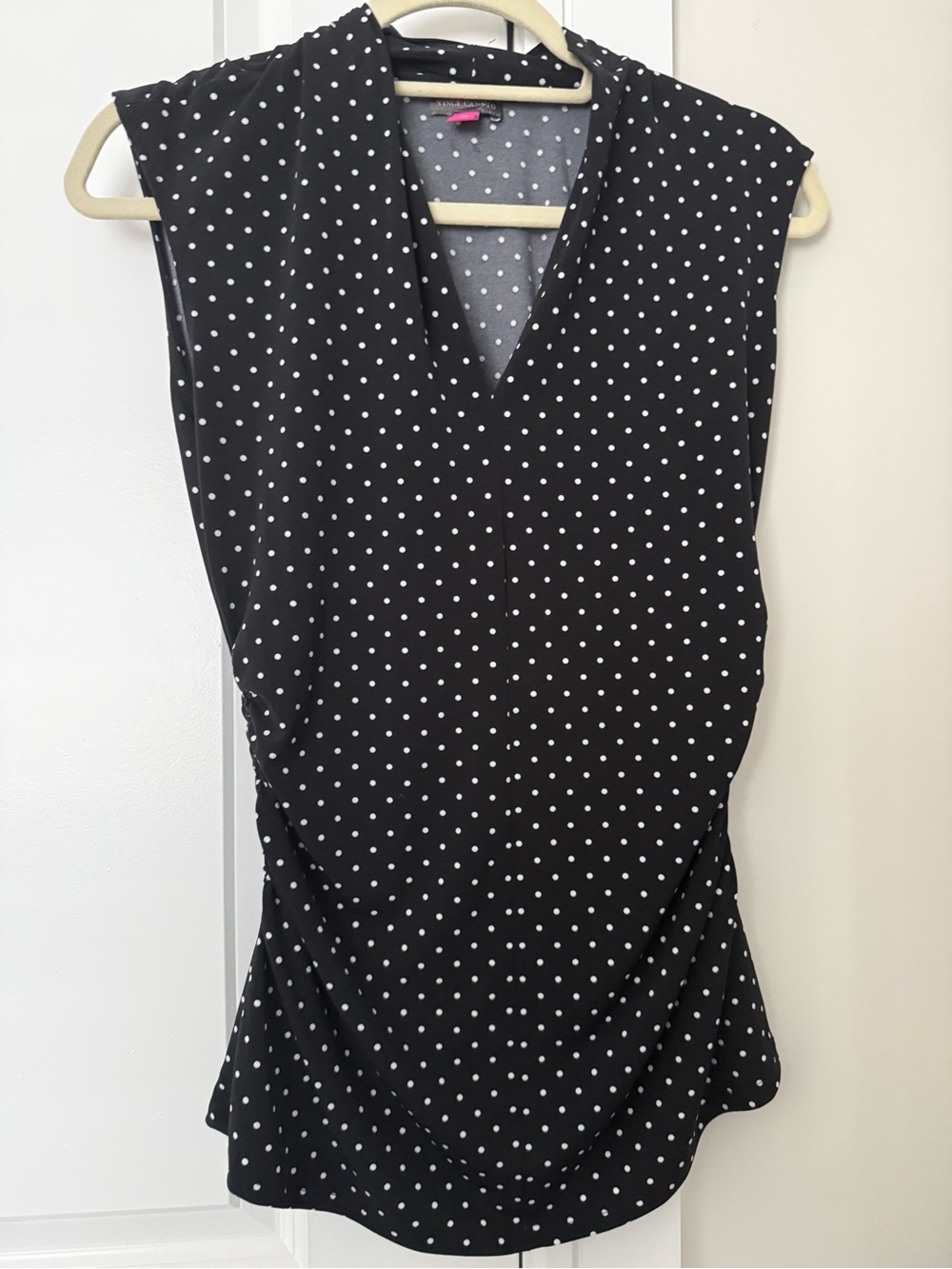 Vince Camuto Black White Polka Dot Sleeveless V-Neck Top size Medium